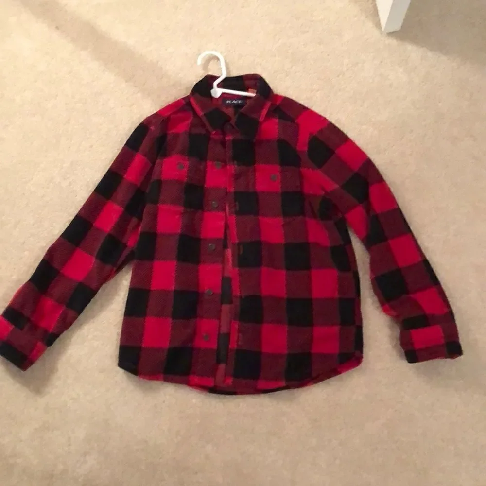 Boys Size 7/8 Red/Black fleece shirt